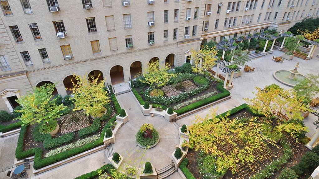 353 WEST 56TH  |  PARC VENDOME  |  SUPER SWEET 600SF STUDIO