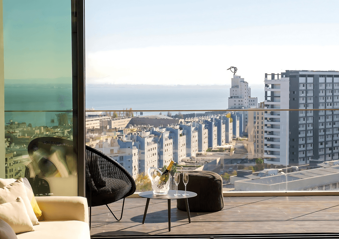 Penthouse | Duplex | 3 Bedrooms | Riverfront | Terrace | Concierge Services | Prime Location