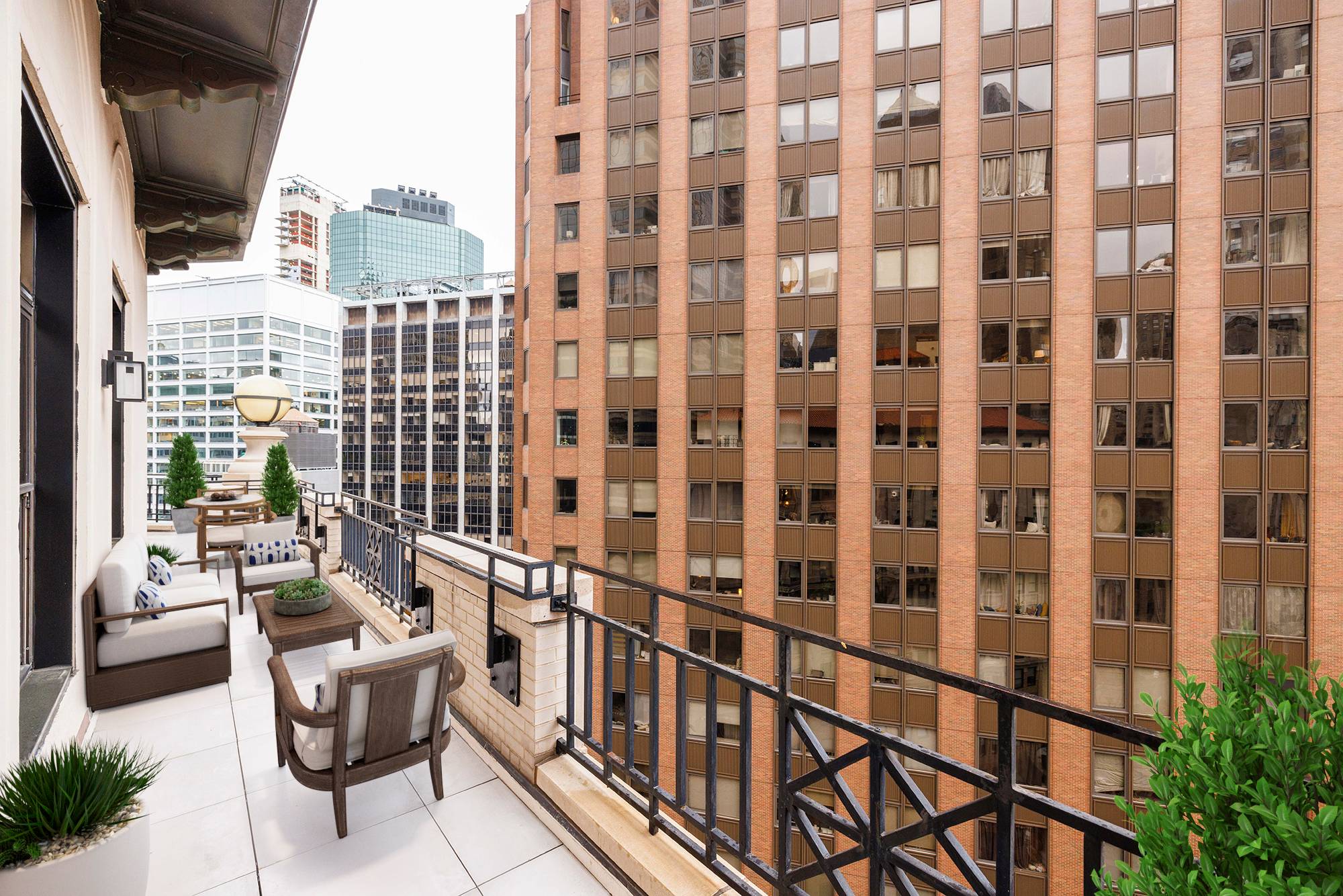 SPRAWLING LUXURY 2BED/2BATH w/ PRIVATE TERRACE