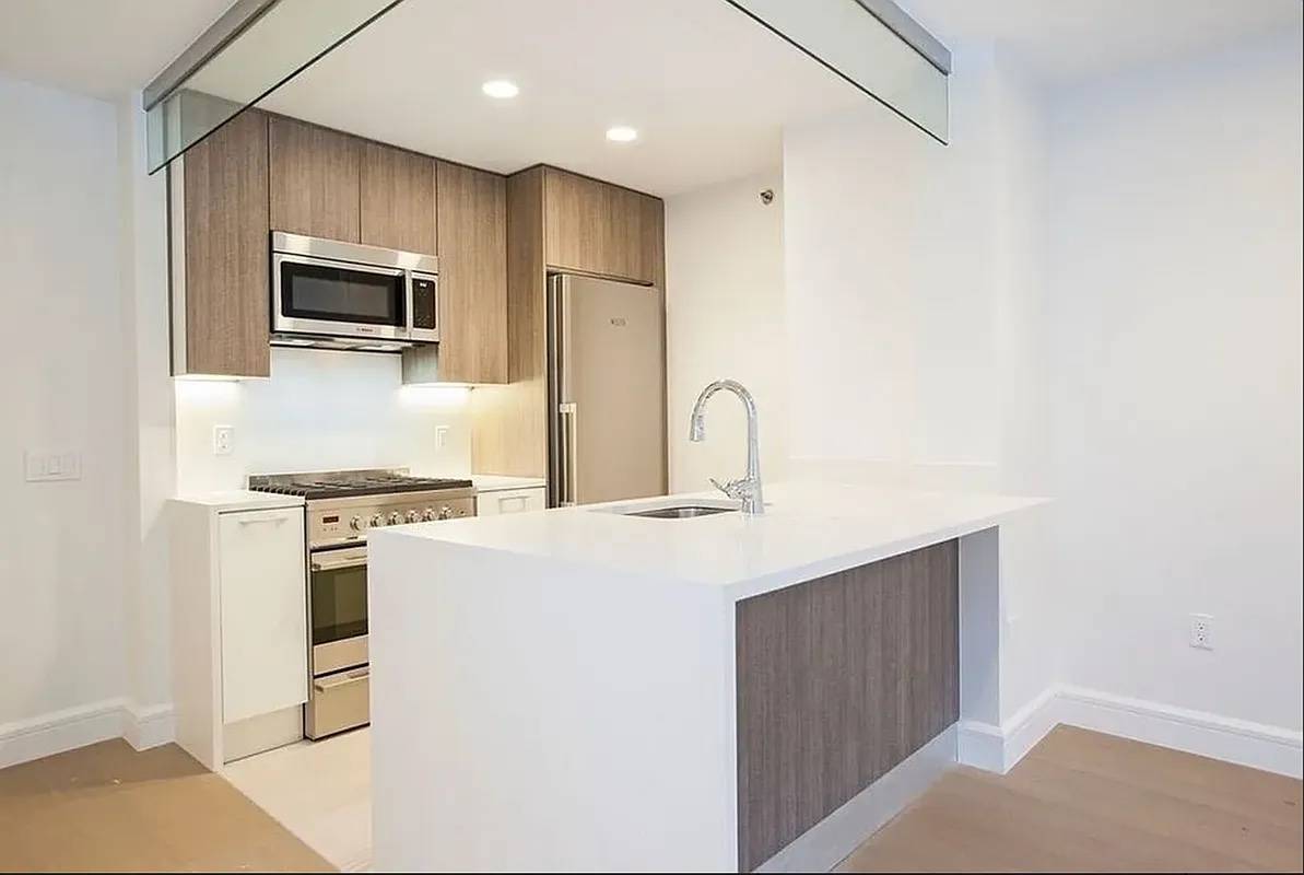 LUXURY STUDIO IN MIDTOWN WEST