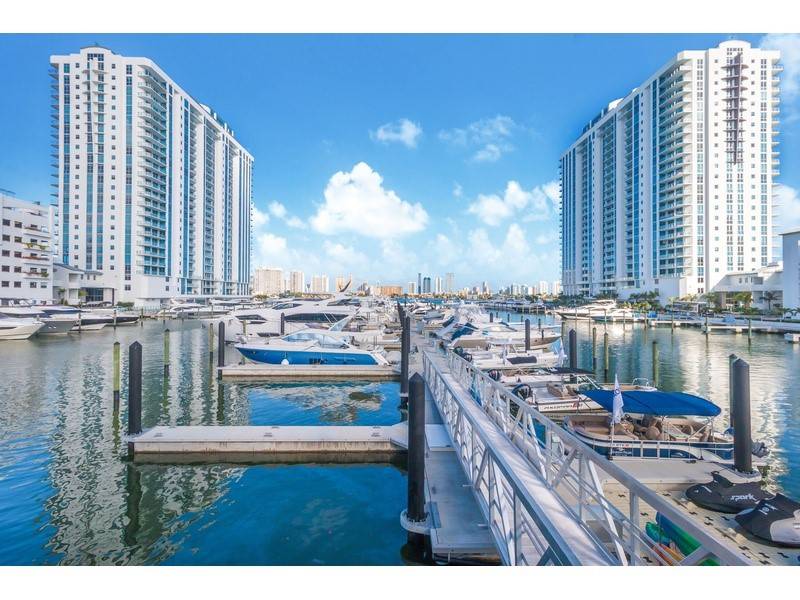 Ultimate Sophistication -4BR/4.5BA + Den Penthouse -Elevated Life On The Water