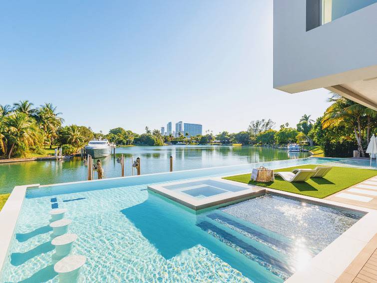SINGLE FAMILY HOUSE IN BAY POINT, MIAMI