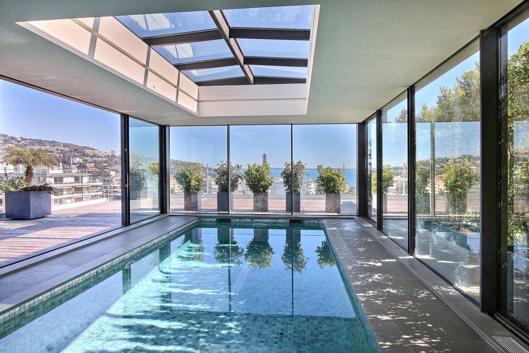 Iconic Croisette Penthouse with Rooftop Pool & Panoramic Bay Views