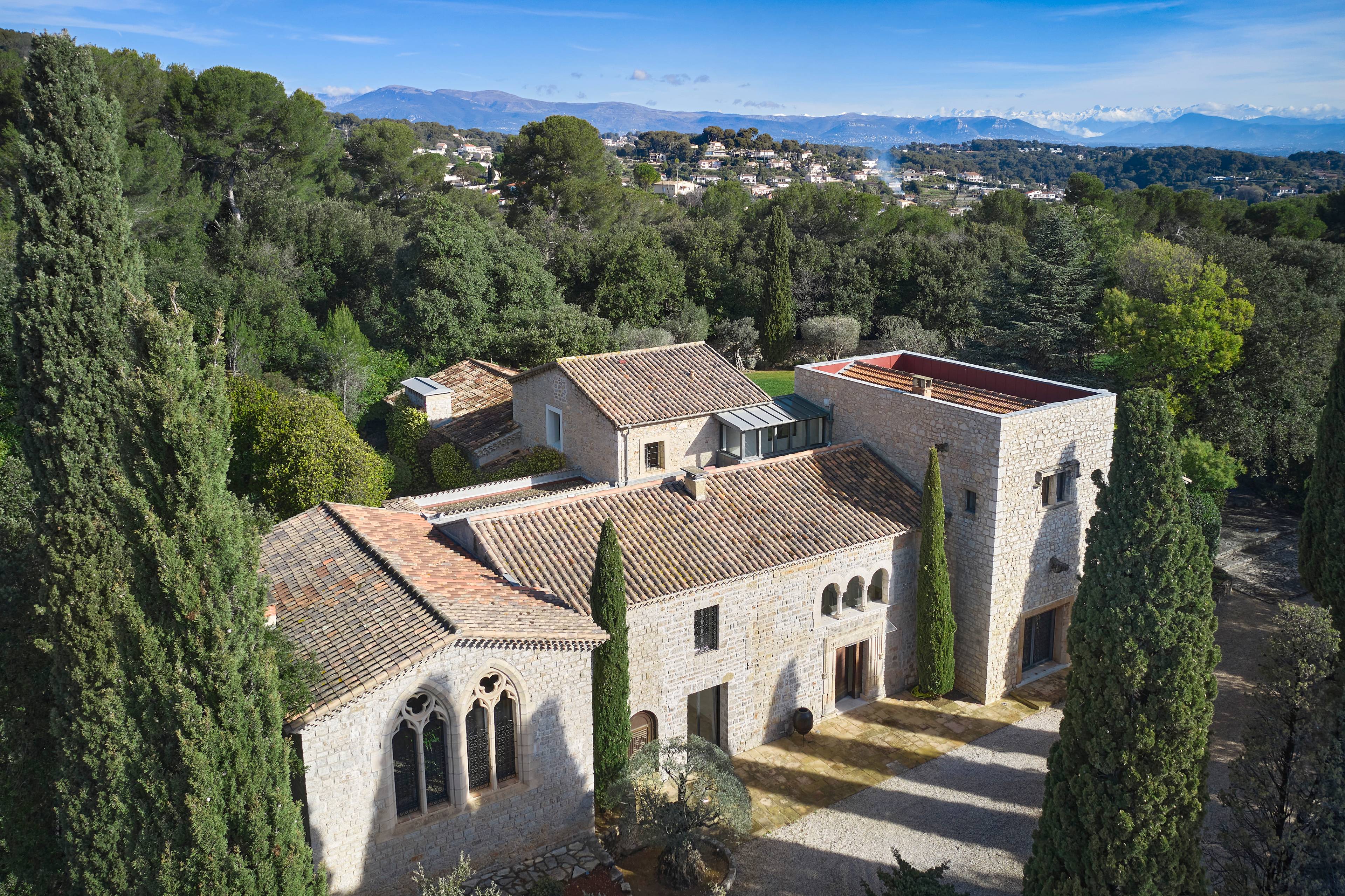 Beautiful modern stone villa close to the beach located in Vallauris , Super Cannes