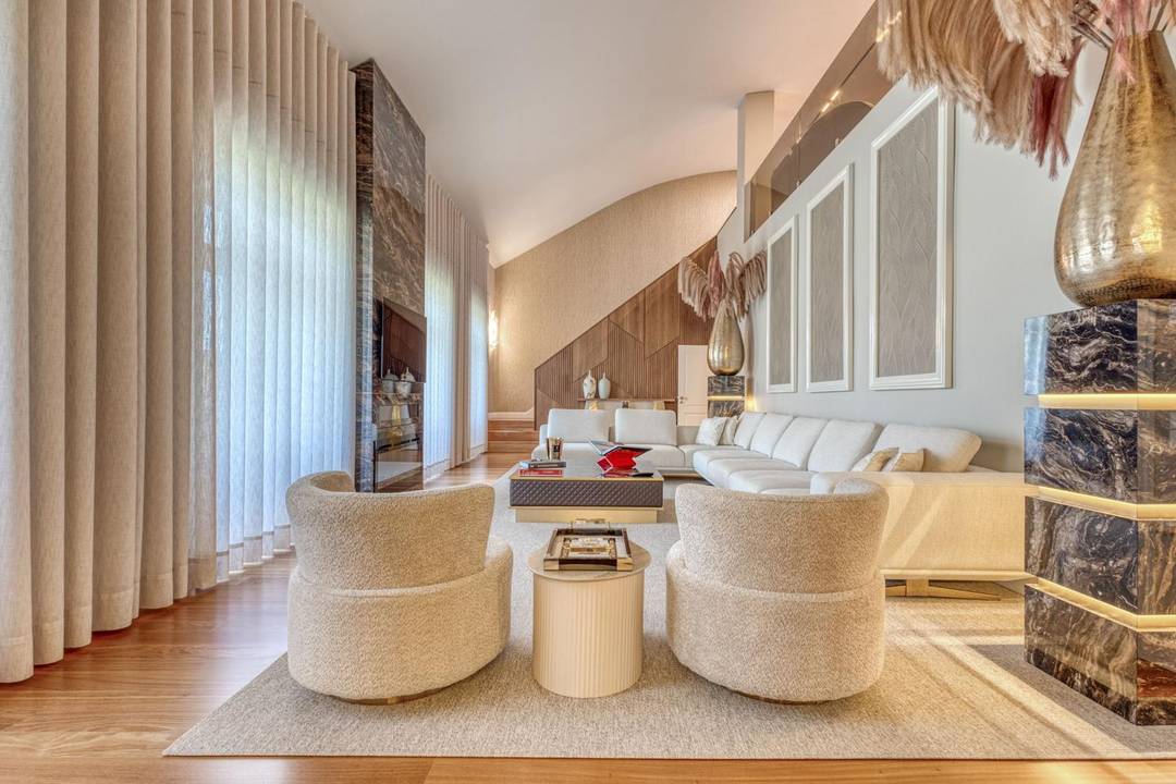 LUXURY PRIVATE CONDOMINIUM - 4-BDR DUPLEX APARTMENT - BEAUTIFUL GARDENS AND LAKE