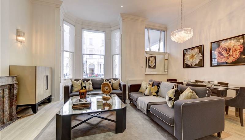 Luxurious Four-Bedroom Duplex Apartment with Private Garden in Kensington