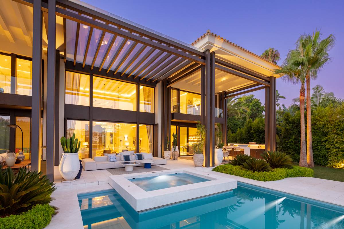Cutting Edge Mansion in La Cerquilla