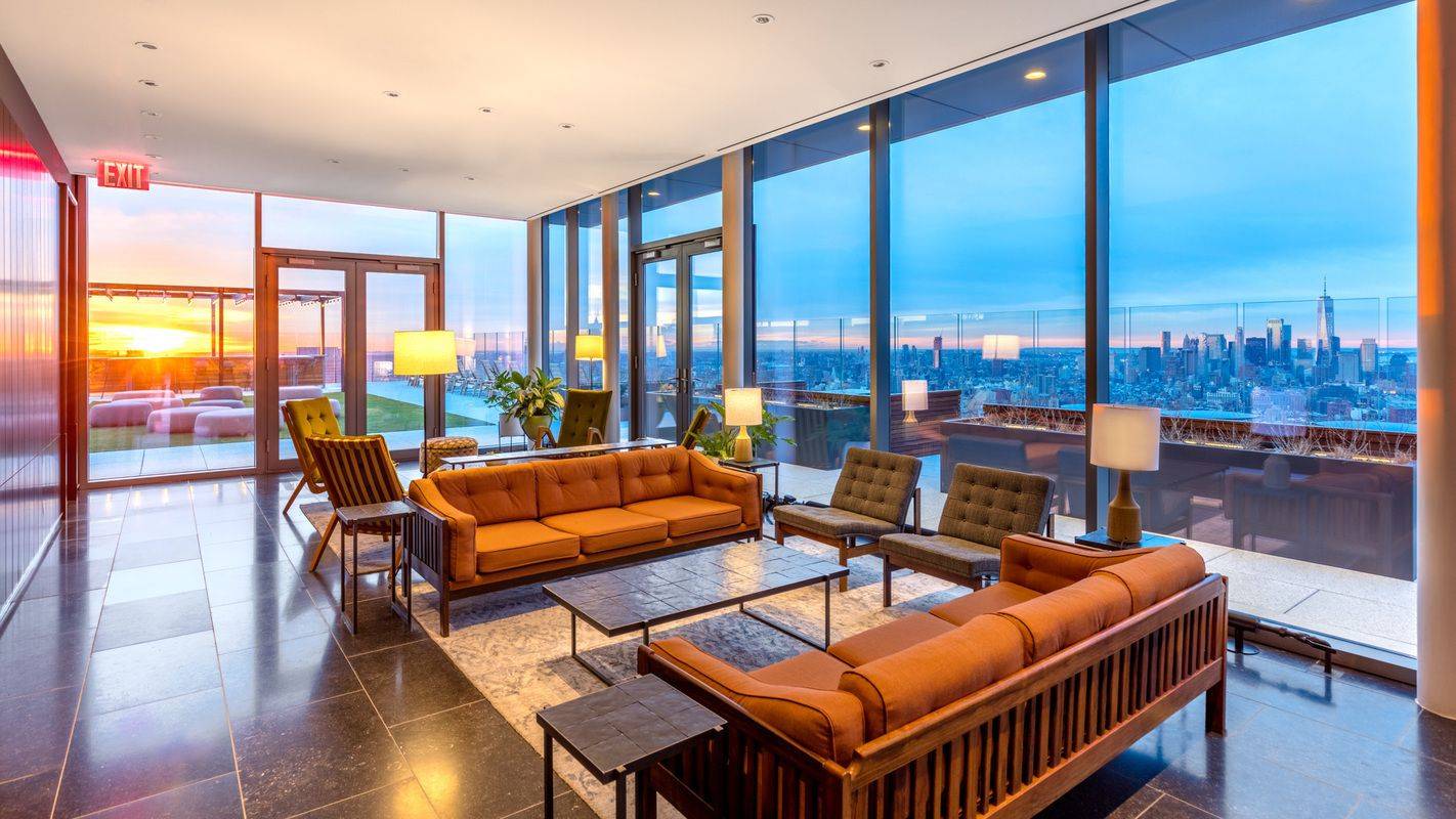 Enjoy Incredible view of Manhattan from High floor! Immediate move in.