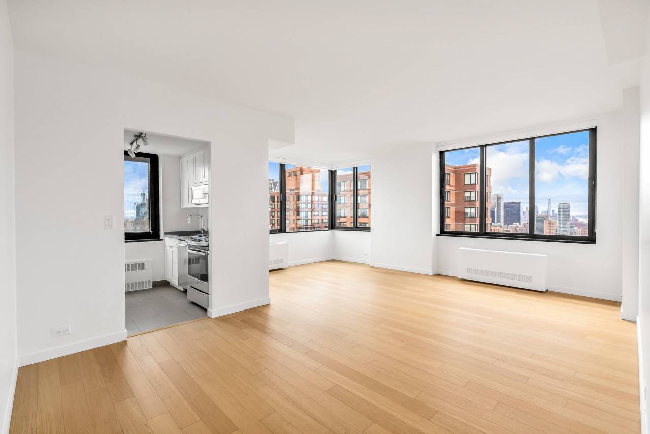 Beautiful Two Bedroom Corner Unit - Lincoln Square