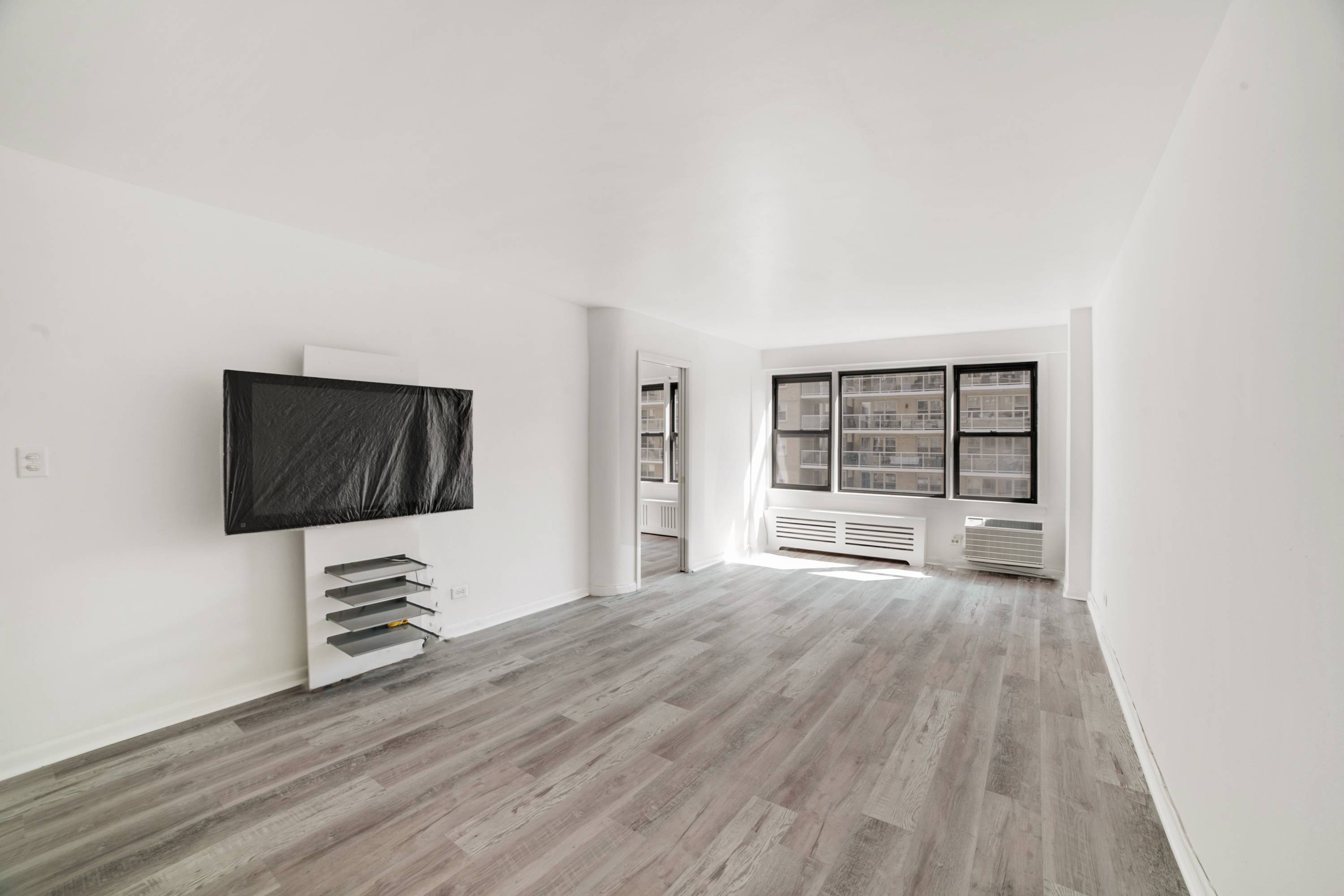 Stunning Newly Renovated One Bedroom with Rooftop Garden Available Now!