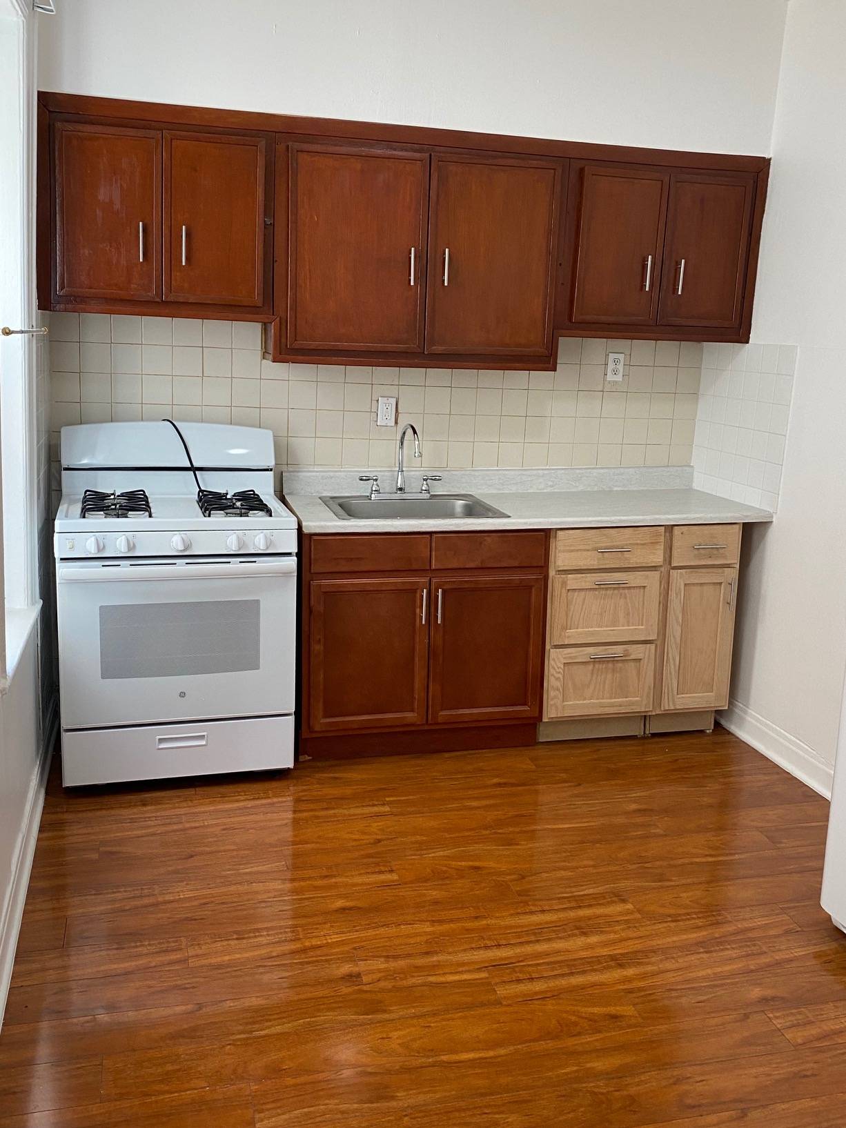 SUNNY 1 BEDROOM APARTMENT IN SUNNYSIDE
