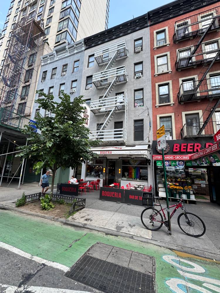 Prime UES mixed use investment property, with Restaurant and Residential