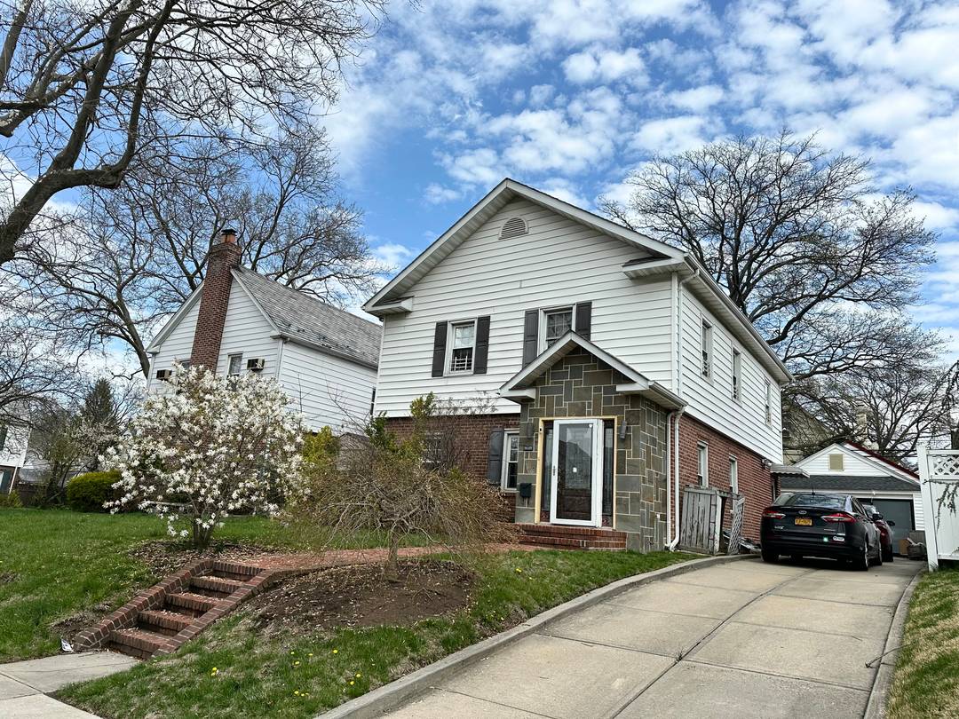 Move-in ready rare resale in Bayside Hills