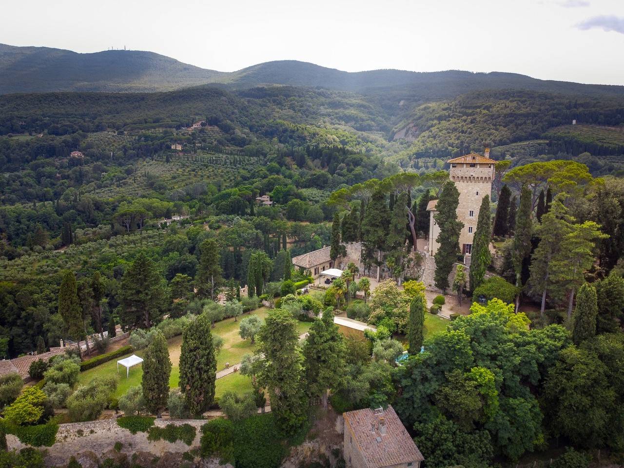 XVI CENTURY VILLA WITH MEDIEVAL TOWER AND POOL