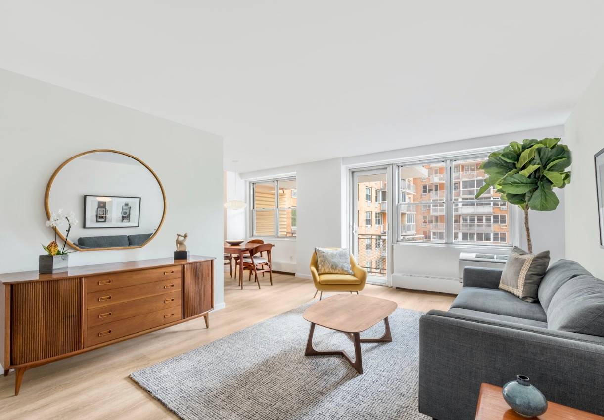 BRIGHT CORNER NORTH AND WEST FACING 2 BED/1 BATH WITH BALCONY
