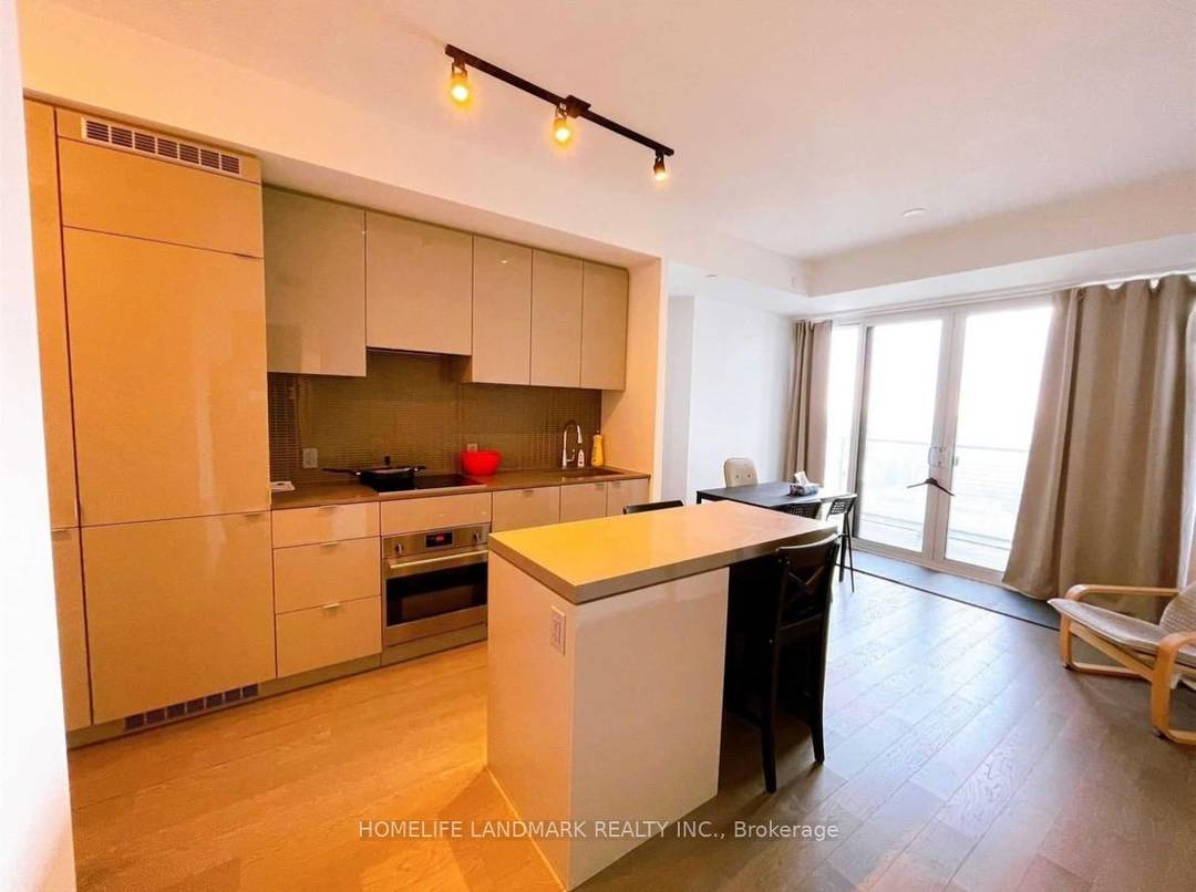 Move In ready Fully Furnished unit !