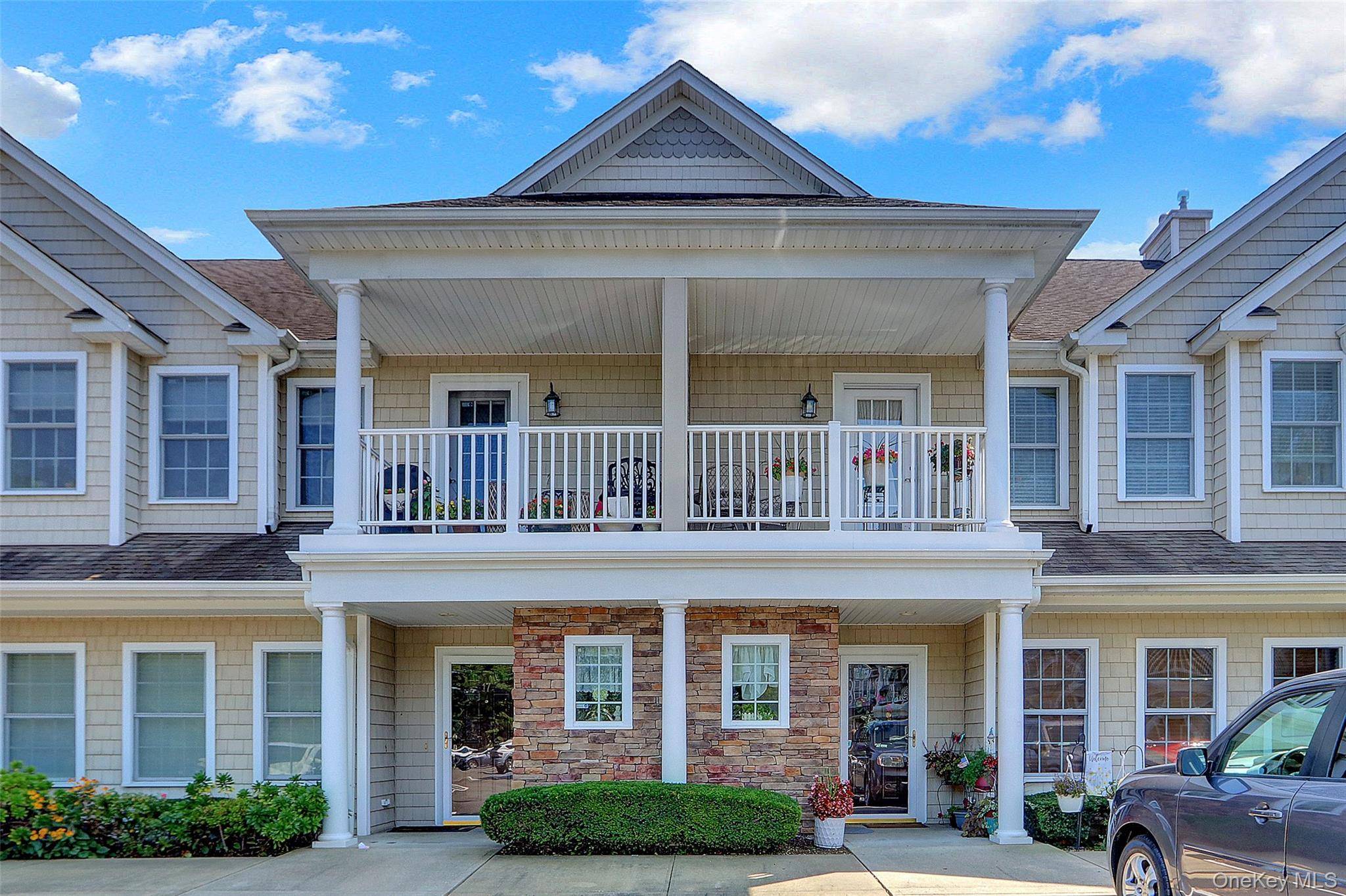IMMACULATE 2ND FLOOR CONDO IN SOUTH SHORE VILLAS.