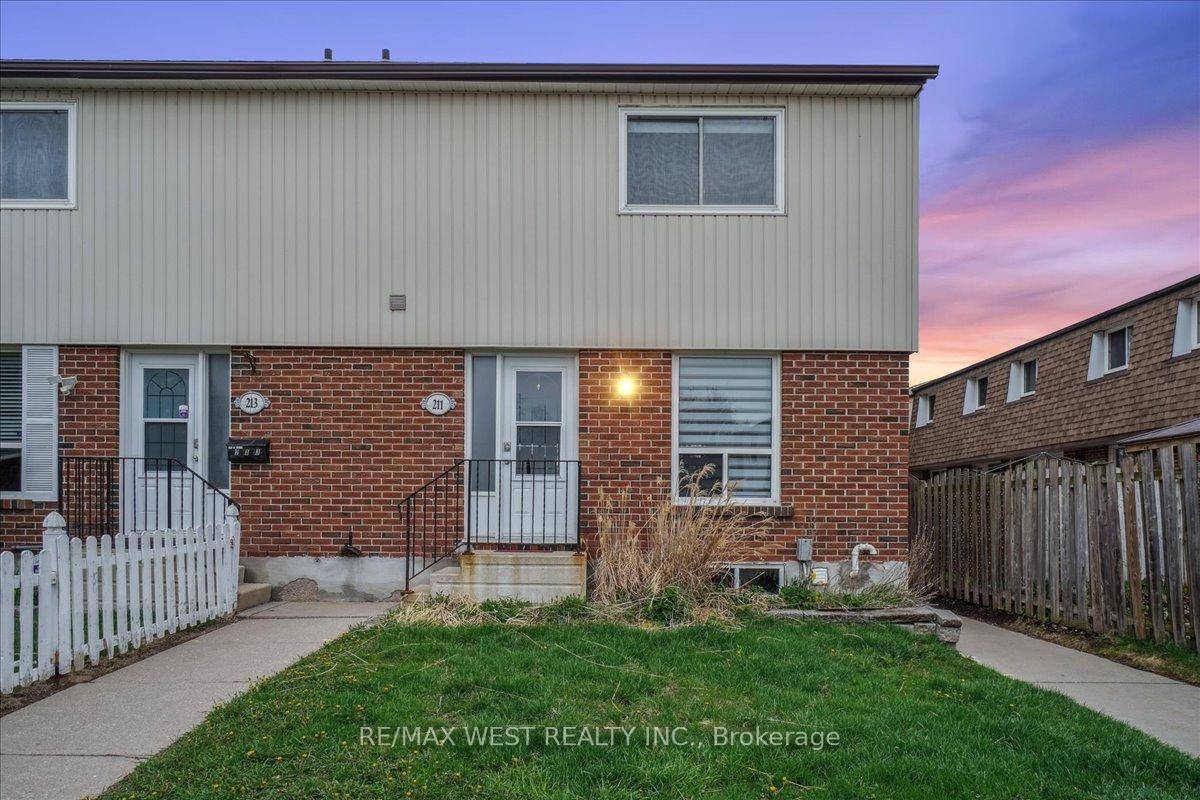 Welcome to this bright and spacious 3 bedroom, 2 bathroom end unit townhouse in a quiet, family friendly neighborhood.