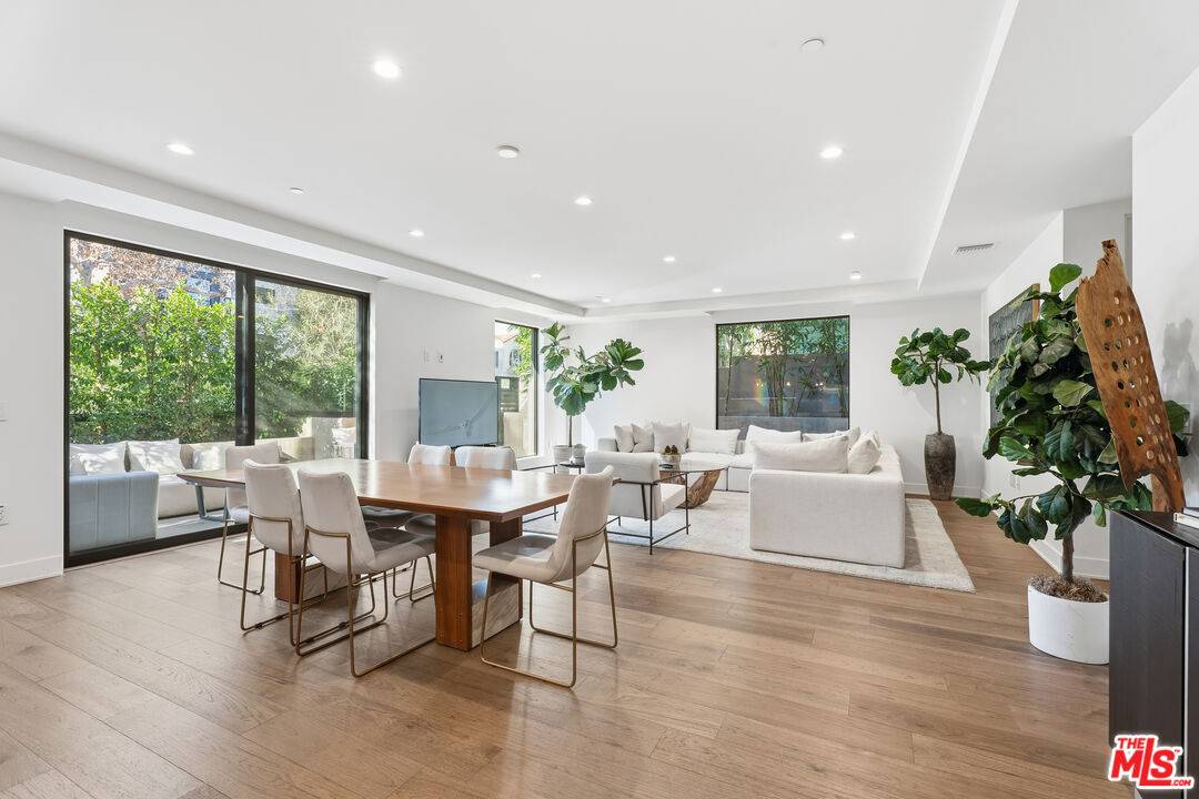 725 N Croft Ave 2BR Sunset Strip La