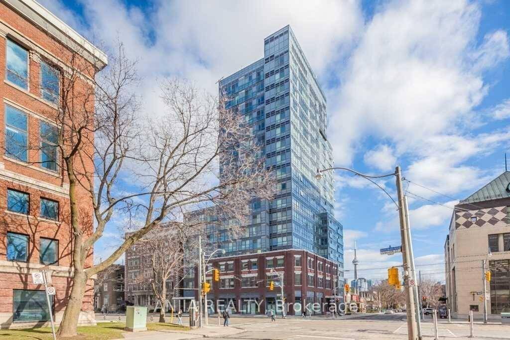 Luxurious 2 Bedroom Plus 2 Full Bathroom, Located In The Heart Of Downtown Toronto.