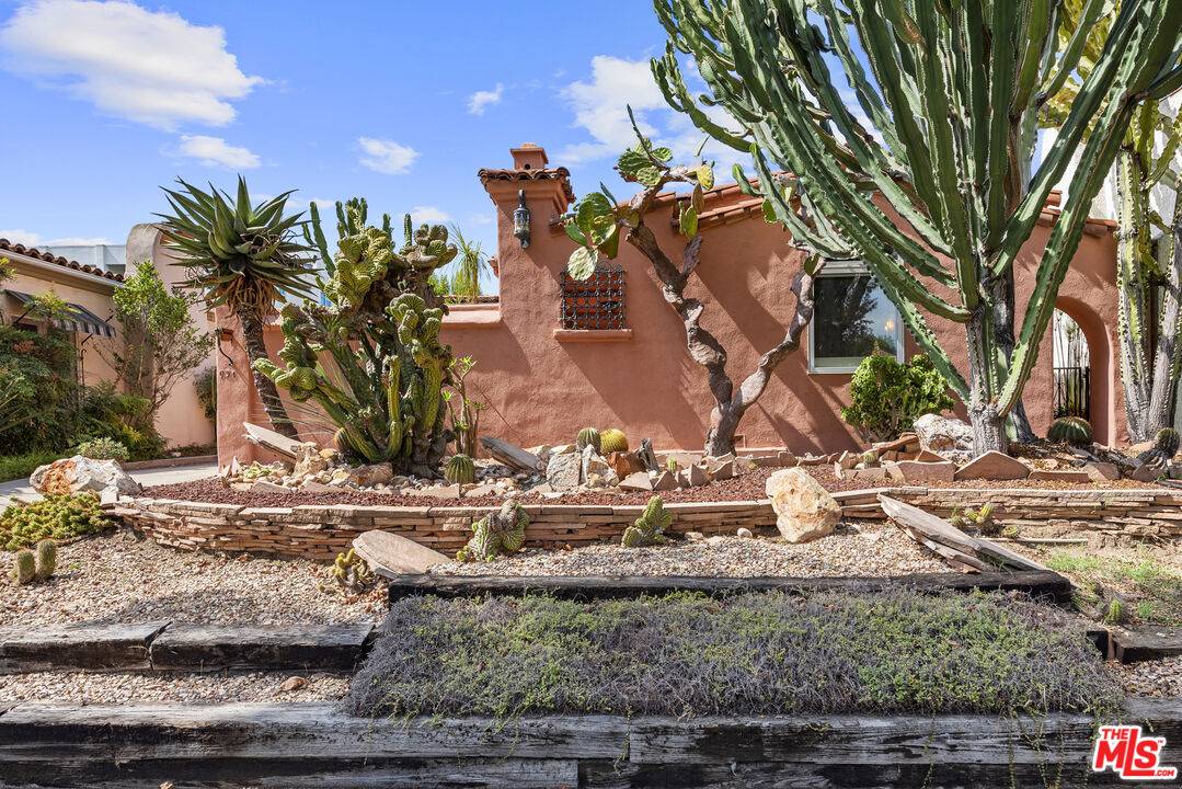 931  S Ogden Dr 3BR Hancock Park La