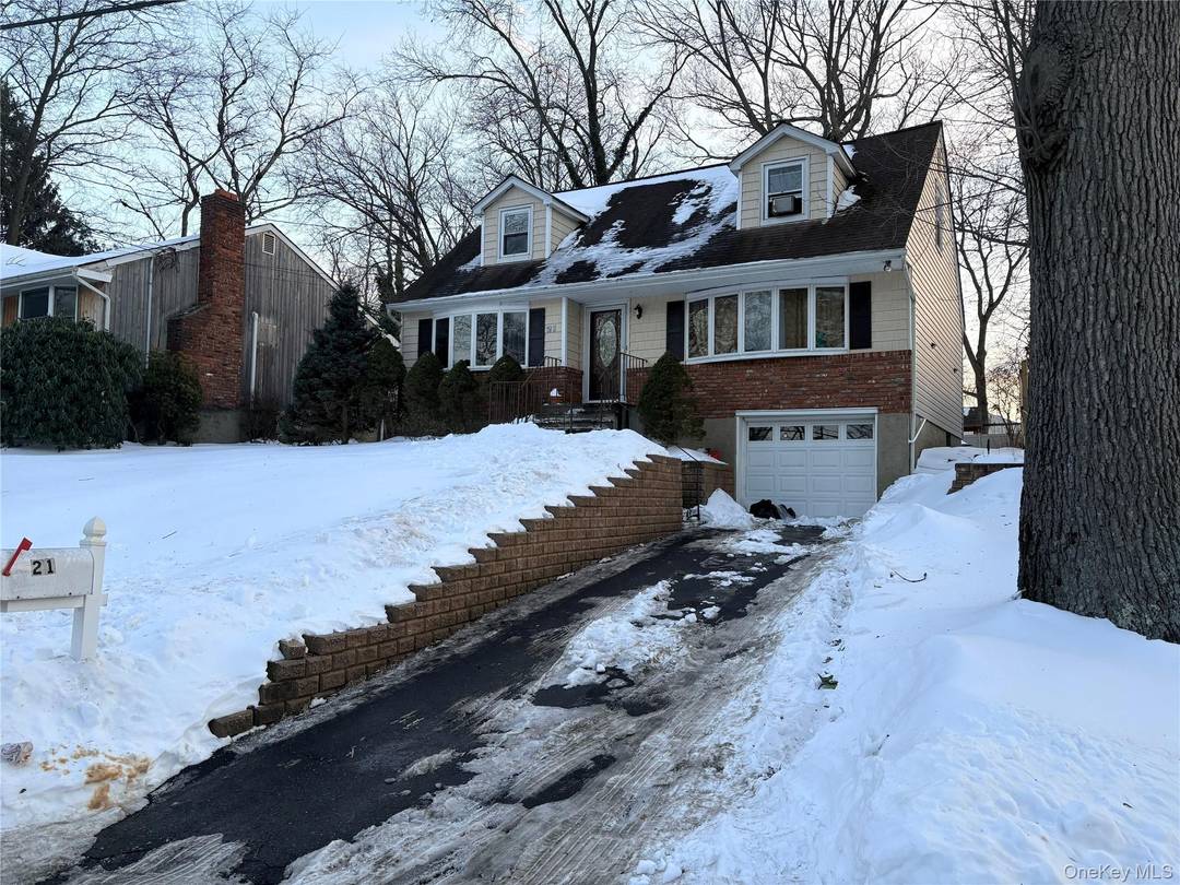 Welcome to 21 Valleywood Drive, Huntington Station a well maintained property offering comfort, space, and recent mechanical upgrades.