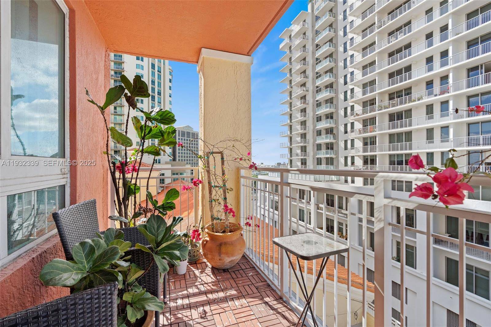 Beautifully updated 2 bedroom, 2 bath condo in the heart of Dadeland !