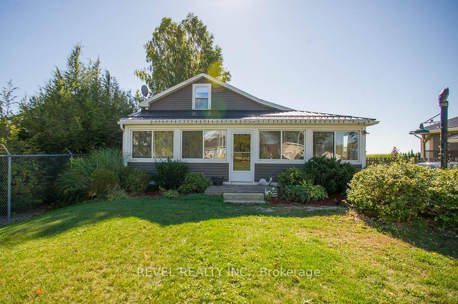 As the leaves change and cooler evenings set in, discover the charm of 38 Queen Street W in the lakeside village of St.