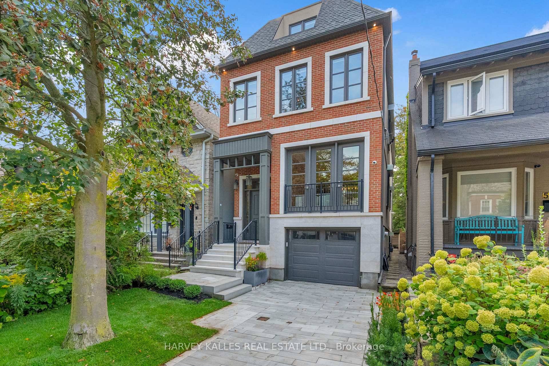 Exquisite Executive Residence In The Heart Of Deer Park !