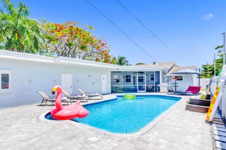 Beautiful renovated beach home in the heart of Dania Beach !