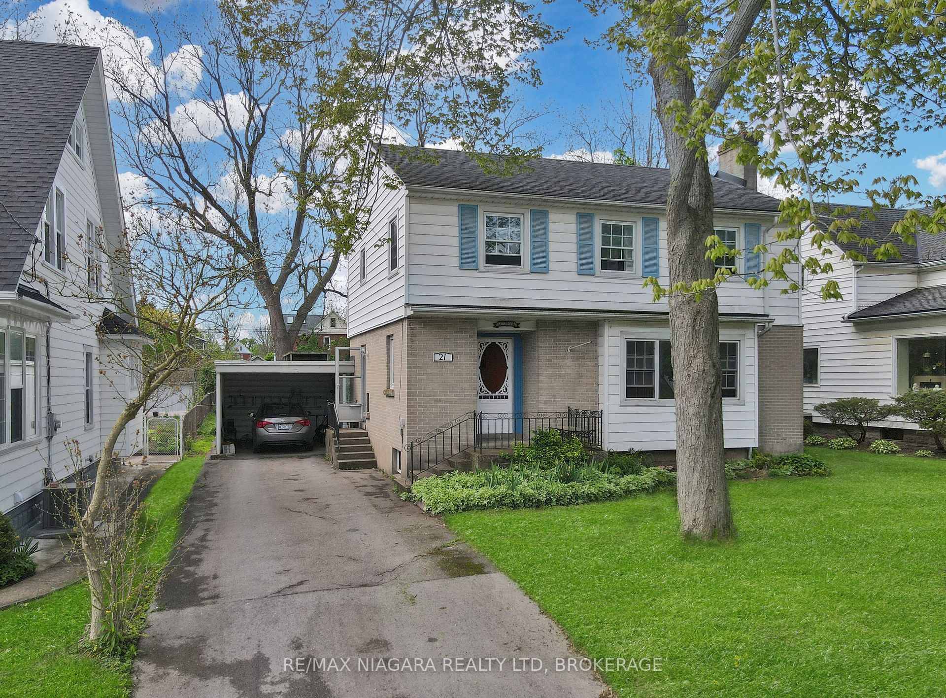 Charming two storey character home seconds from the Niagara River, bike trails amp ; Bowen Road park !