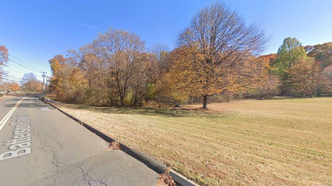 2, 814 sf residential ranch home on R 40 residential zoned 2.