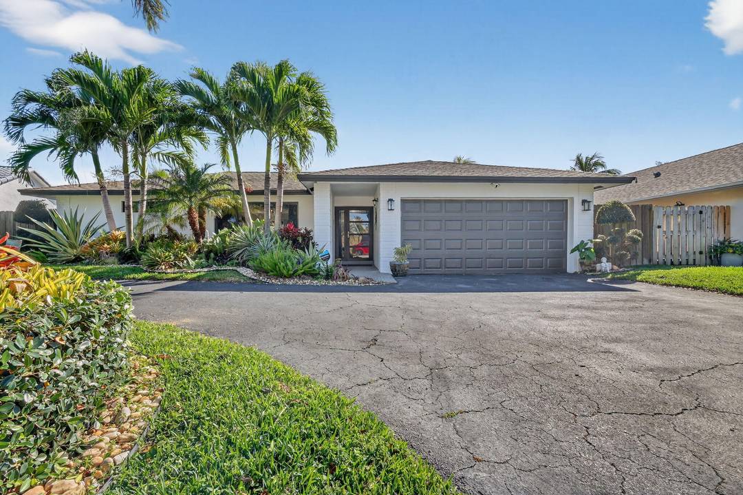Beautiful single family pool home in the heart of Delray Beach with no HOA.