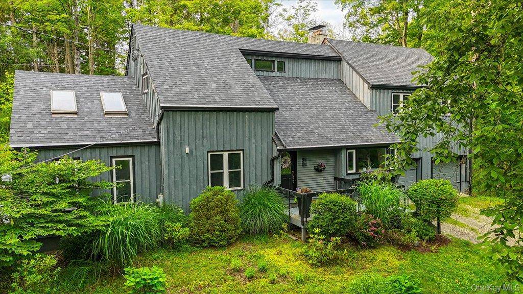 Welcome to 11 Cove a spacious and private 4 bedroom, 2.