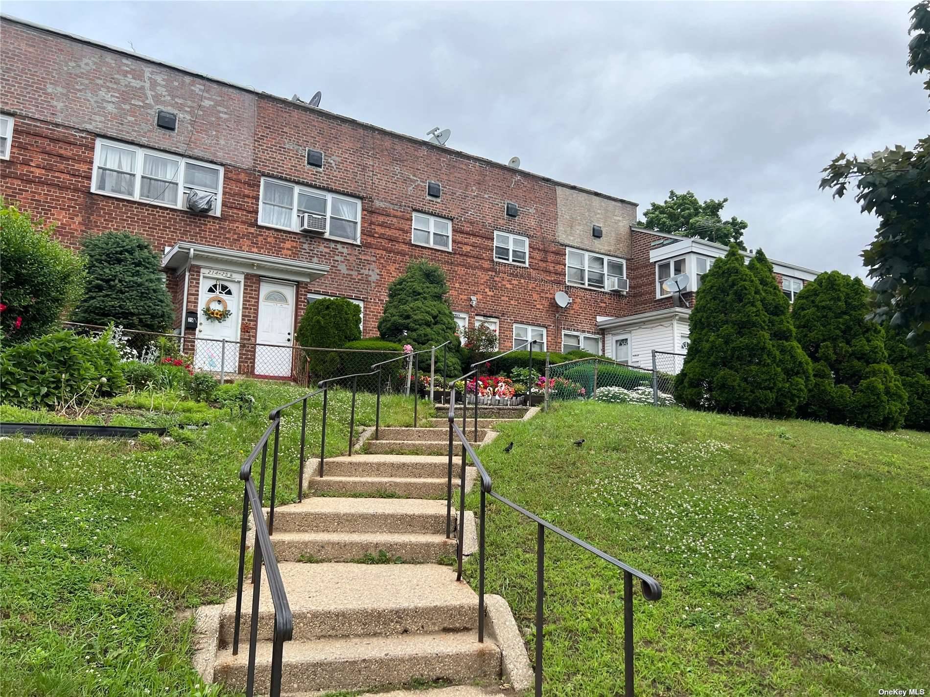 Beautiful 2 Bedroom Co op Apartment in Queens Village.