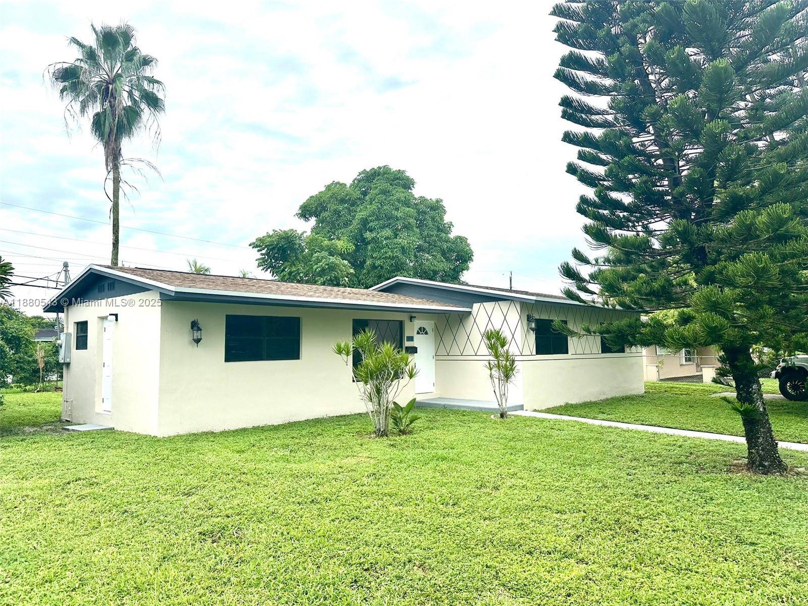 Fully Renovated 3Bedrooms, 2Bathrooms, Large leaving room, Family Rooms, Large laundry amp ; Air conditioning room, Terrace, Fenced Patio.