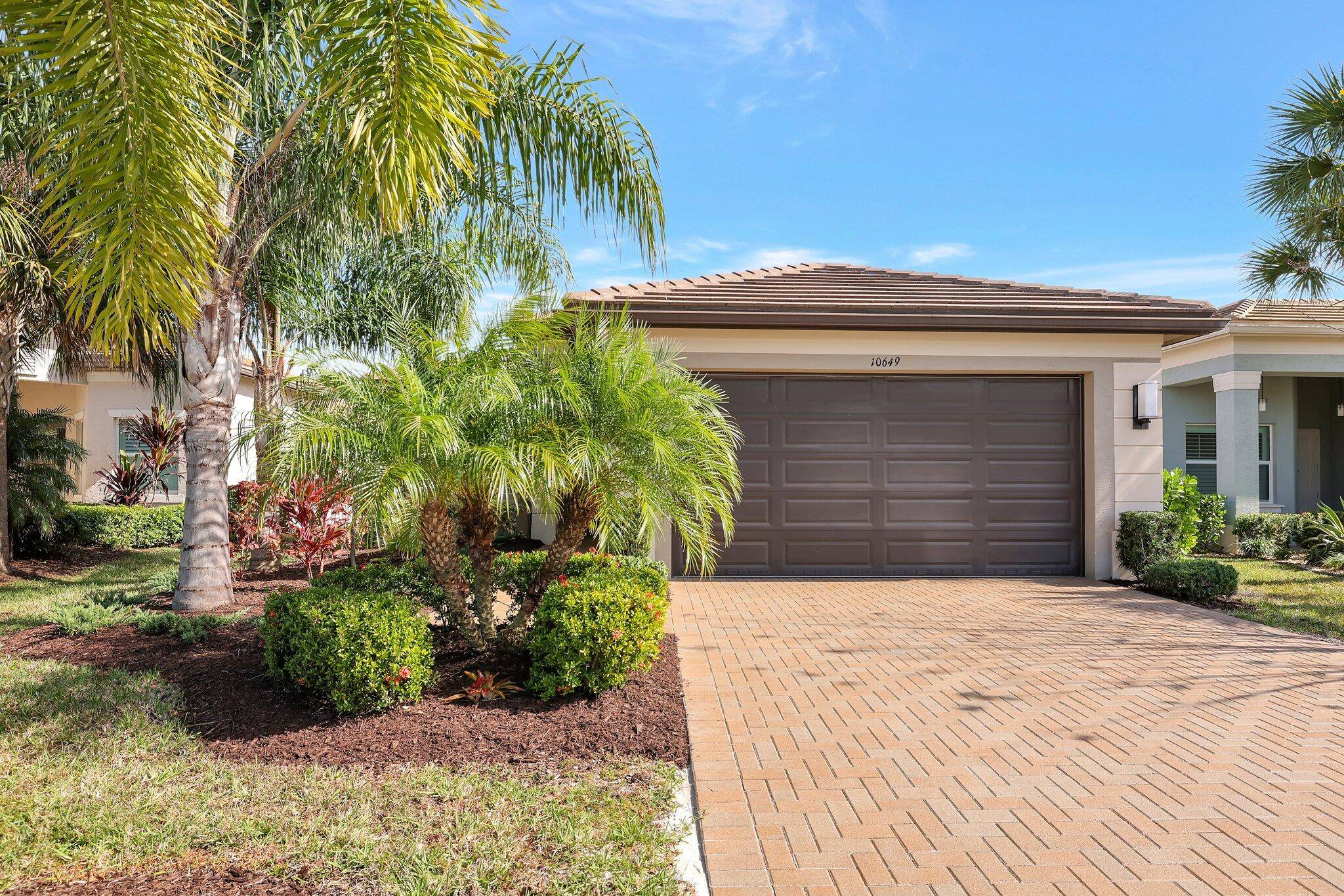 Located in the highly sought after community of Valencia Cay at Riverland in Port Saint Lucie, this three bedroom home has 1, 842 SF under air.