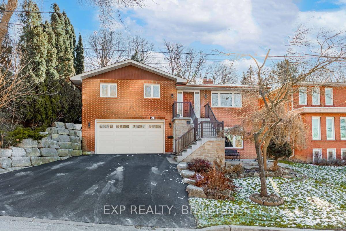 Welcome to 63 Riverside Dr a very spacious 5 level backsplit.
