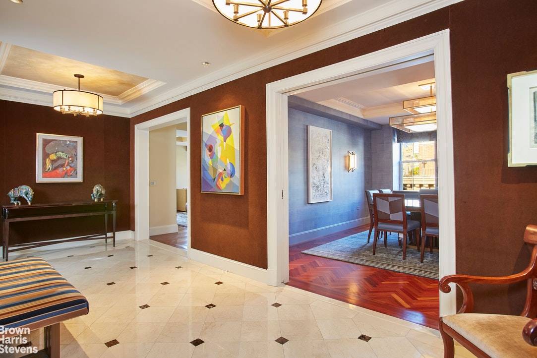 FULL FLOOR CONDOMINUM ADJACENT TO CENTRAL PARKThis exceptional full floor condominium residence occupies the entire 14th floor of one of the city's finest condominium buildings, located at the corner of ...