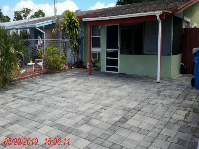 Welcome to this charming 3 bedroom, 1 bath half duplex, ideally located just minutes from shopping, dining, and the beach !