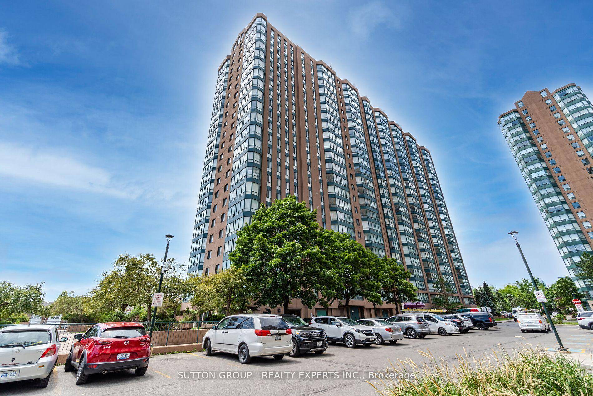 Spacious 1 Bedroom Large Den Condo Prime Location !
