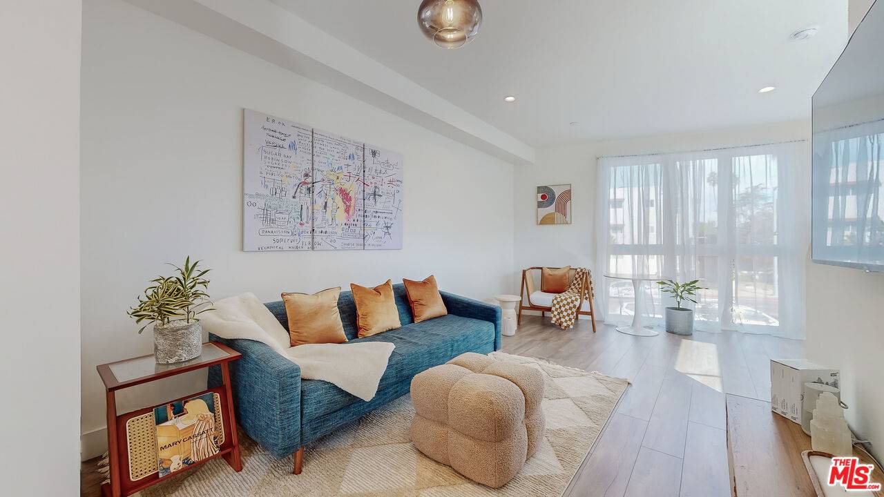 5500 W Olympic Blvd 2BR Hancock Park La