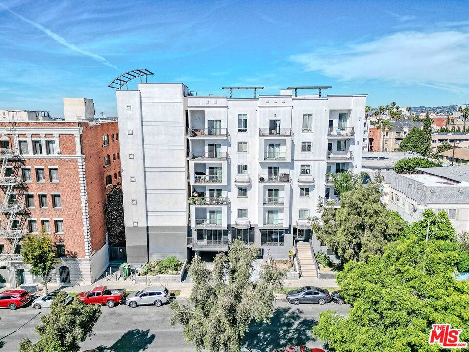 733  S Manhattan Pl 2BR Hancock Park La