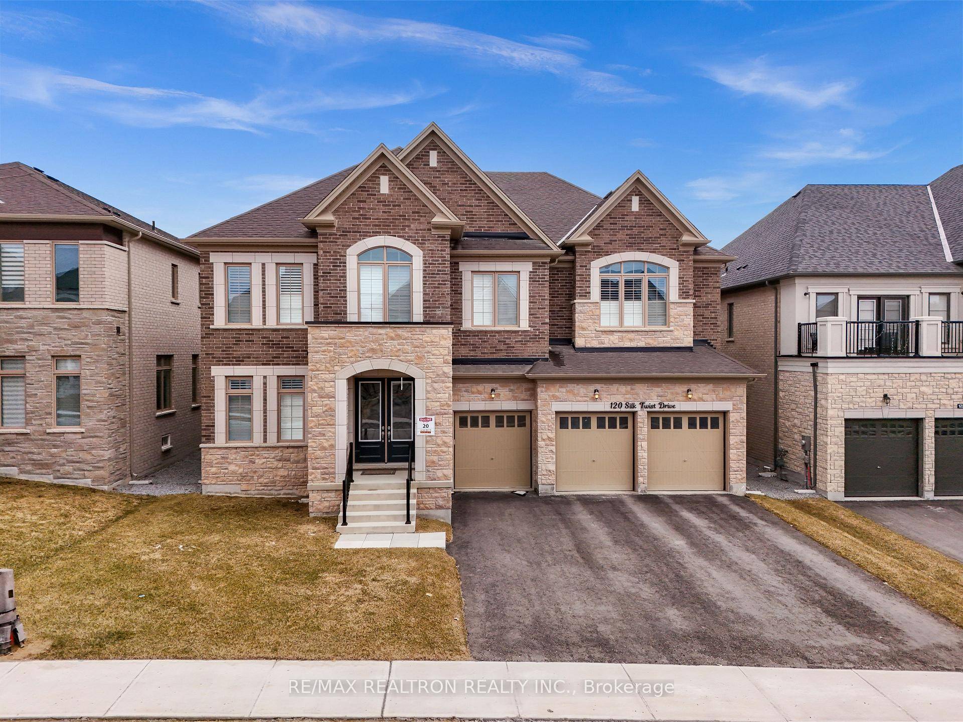 A Perfect Blend Of Luxury Brand New Home Looking For an Amazing Home Owner !