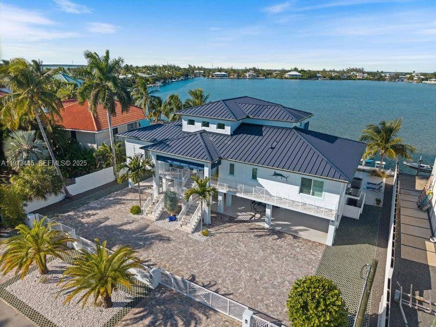 Step into your own exquisite waterfront sanctuary, Casa Del Mar, in Sugarloaf Shores is where clean, modern design meets relaxed Florida Keys ease.
