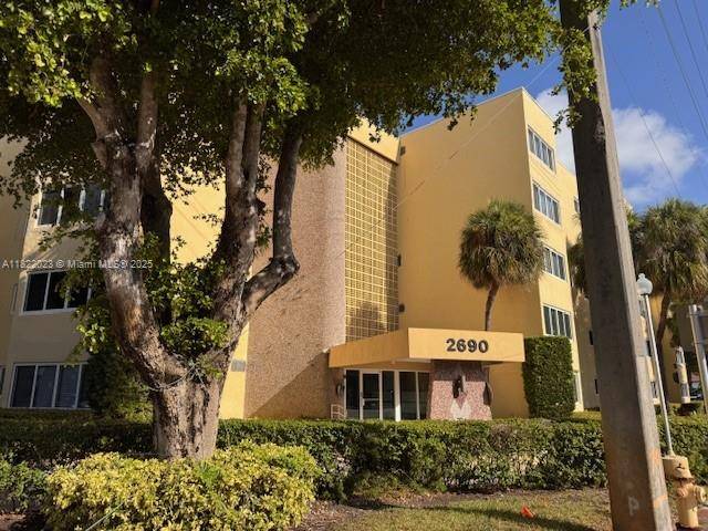 Very tranquil and good located building on Silver Bluff good to start owning a property and live in a very desirable area also good for investors, high demand for renting ...
