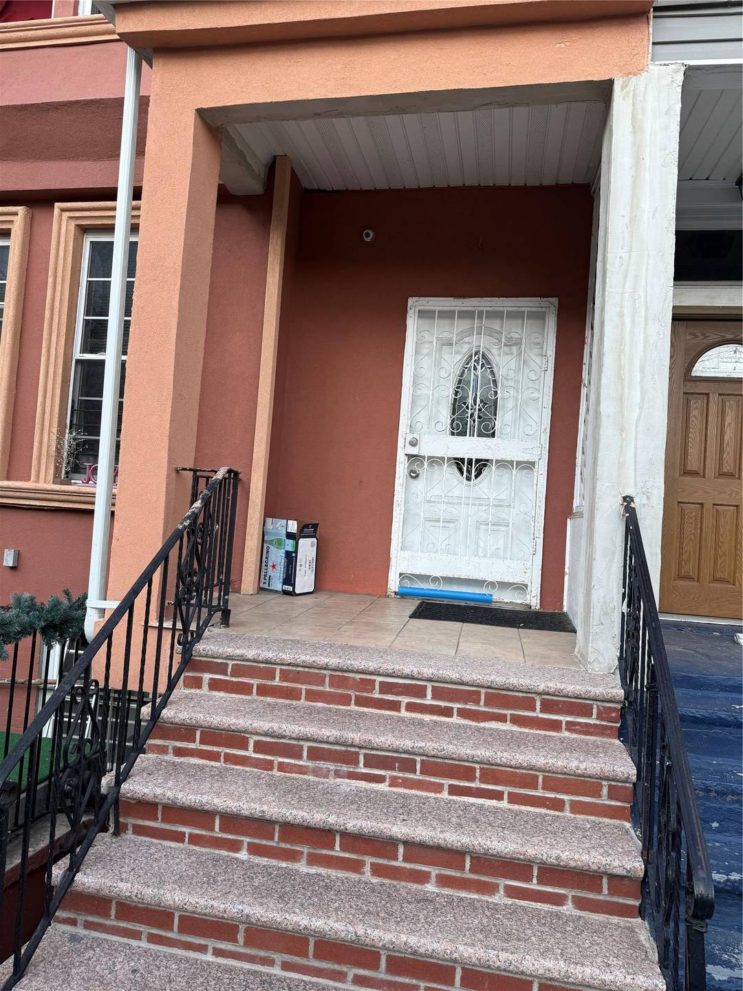 Well maintained 2 family home 3 3 in the heart of The Bronx featuring several bedrooms and 2 baths, plus a finished basement and private backyard.