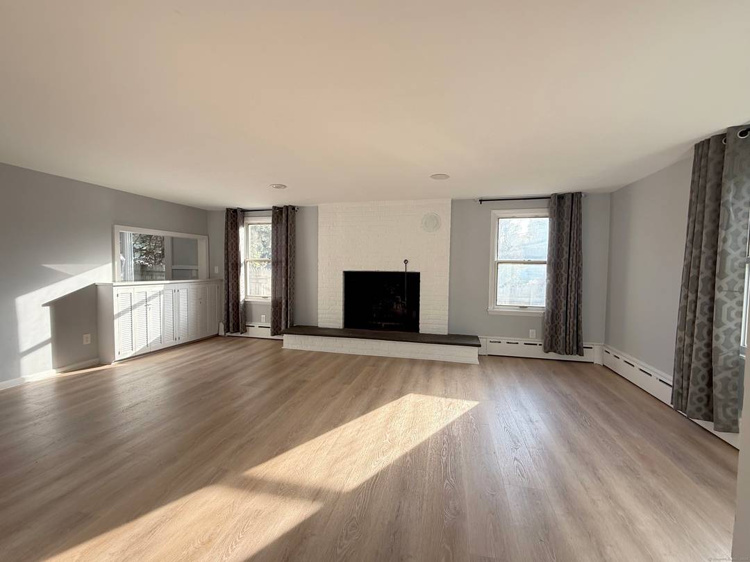 FLEXIBLE SHORT TERM RENTAL UP TO SIX MONTH TERM IN HEART OF GREENS FARMS !