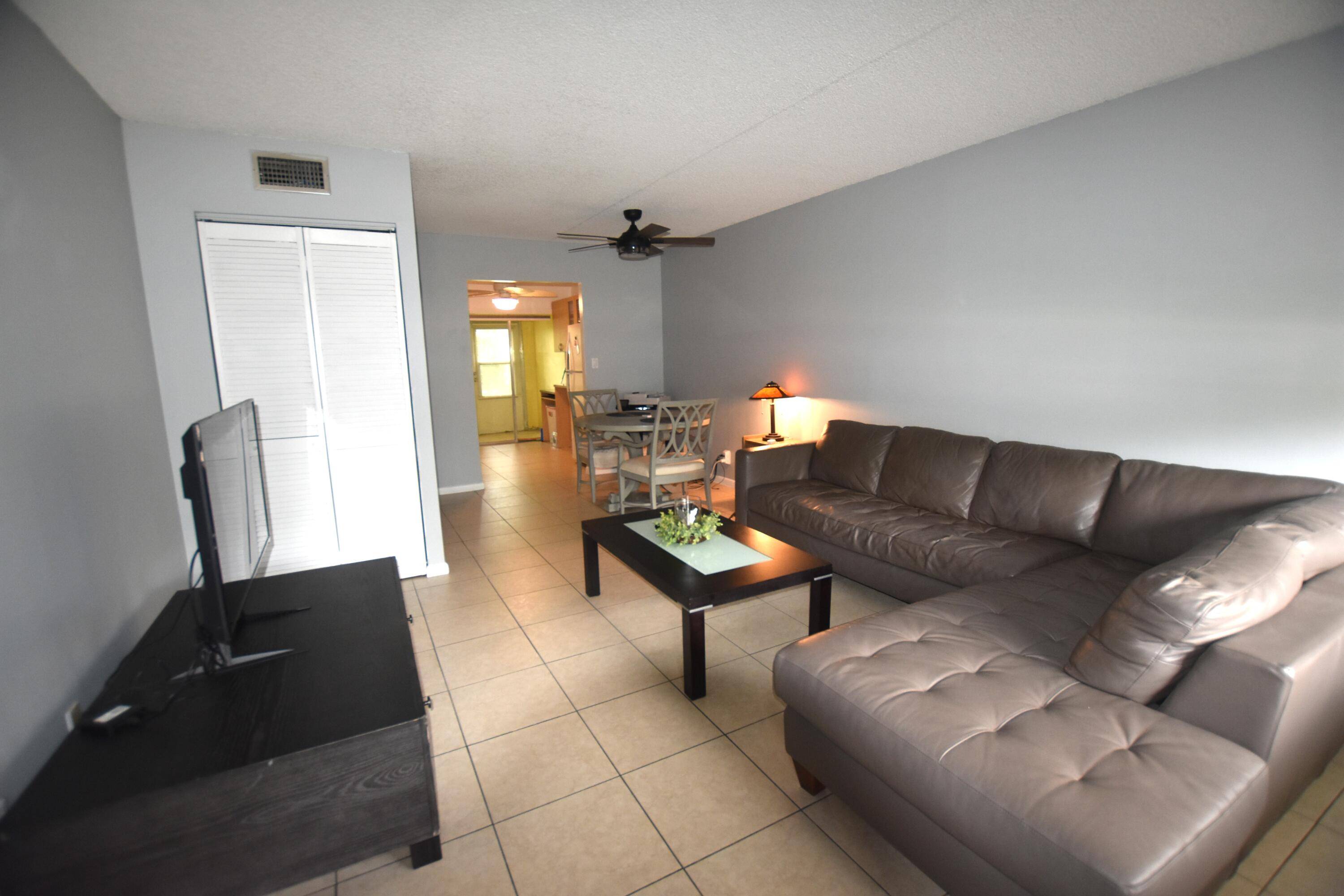 Charming condo 1st Floor.