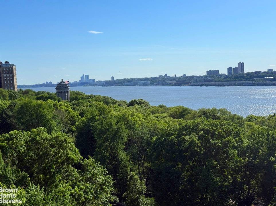 PANORAMIC VIEWS amp ; PRE WAR CHARM !
